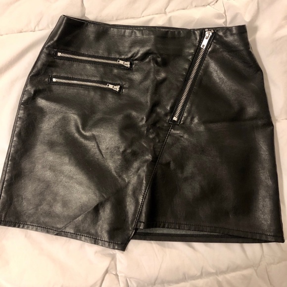 leather mini skirt - Picture 2 of 3